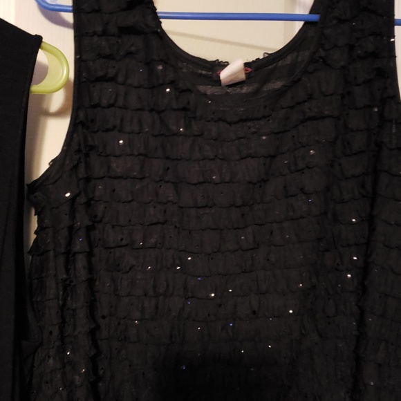 Women's tops - Picture 2 of 3